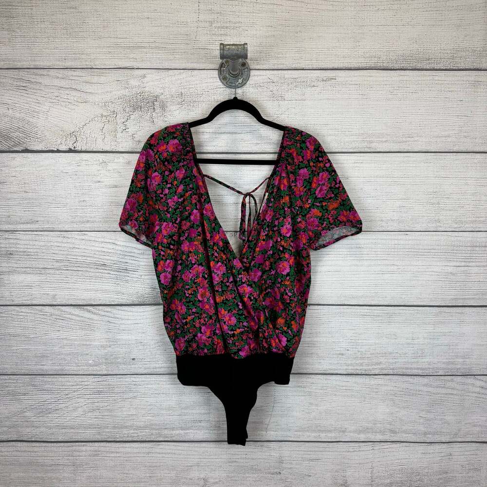 EE:SOME Women's Black Fuchsia Floral Puff Sleeve V-Neck Bodysuit Size Medium